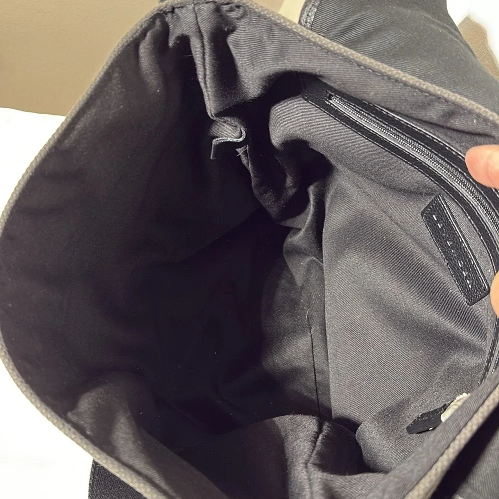 LEVENGER MESSENGER/Laptop Crossbody Bag in Grey/black canvas with leather trim